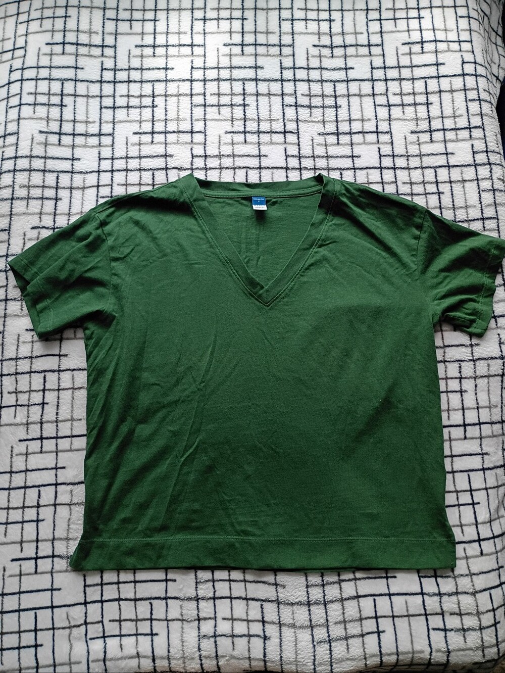 Old Navy Size Small Vintage Style Green V-Neck Short Sleeve Tee NWOT